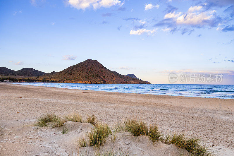 普拉亚德洛斯热那亚，在Cabo de Gata-Níjar自然保护区美丽的海滩之一-西班牙